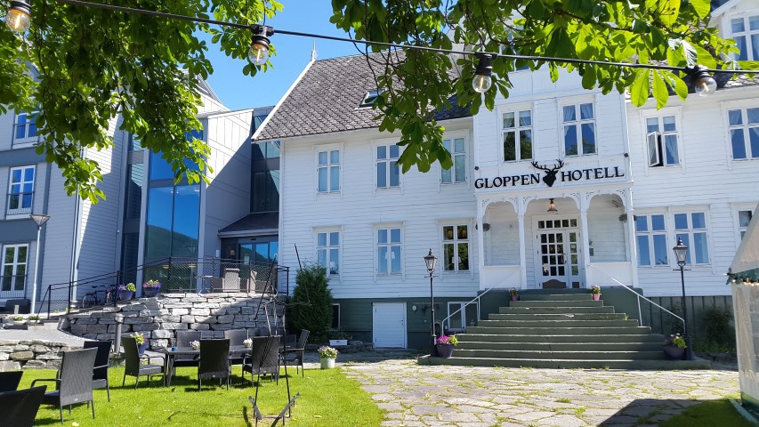 Sandane, Gloppen Hotel