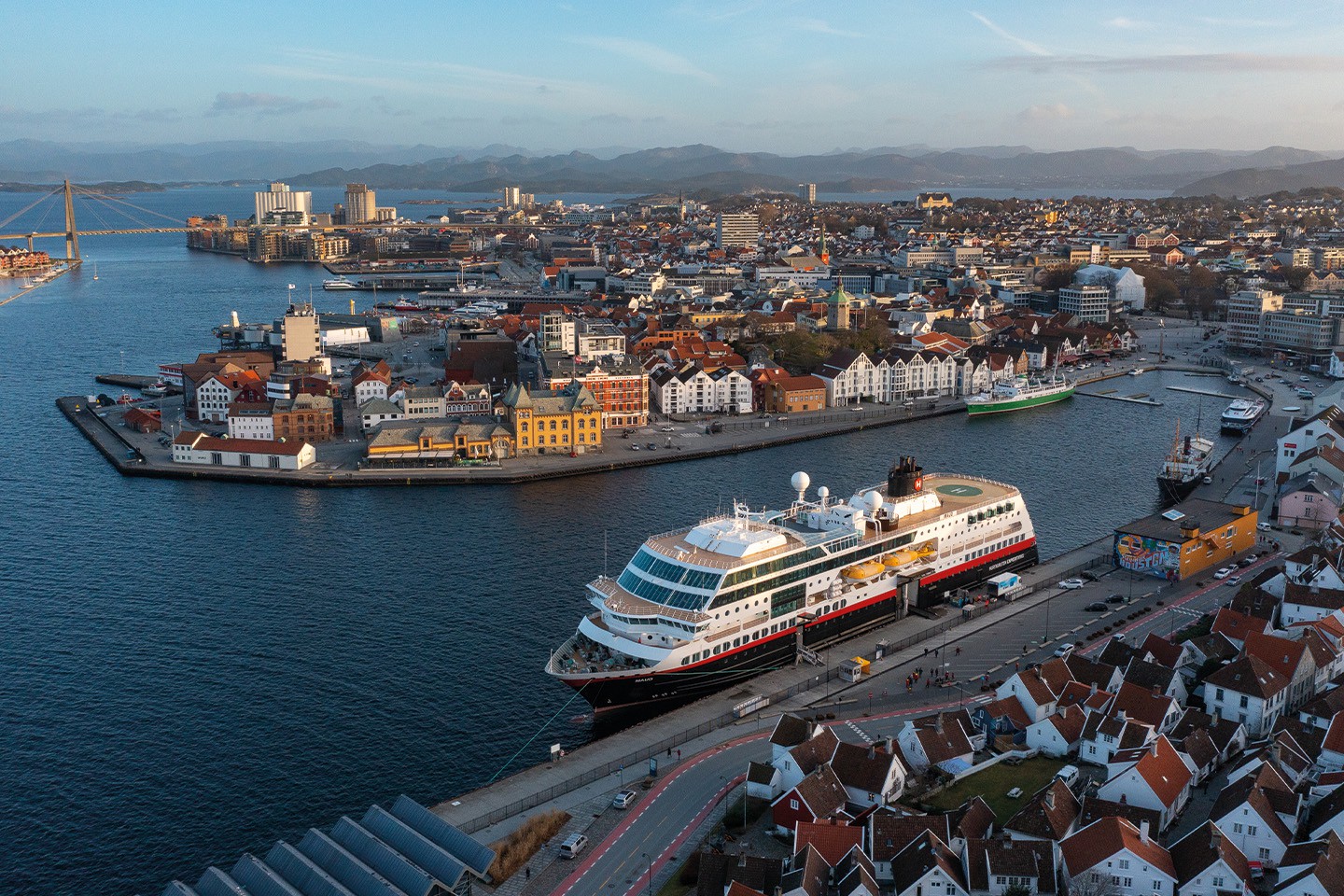 Afbeelding van Hurtigruten IJmuiden Honningsvag IJmuiden Stavanger Norway HGR 153043 Photo Espen Mills