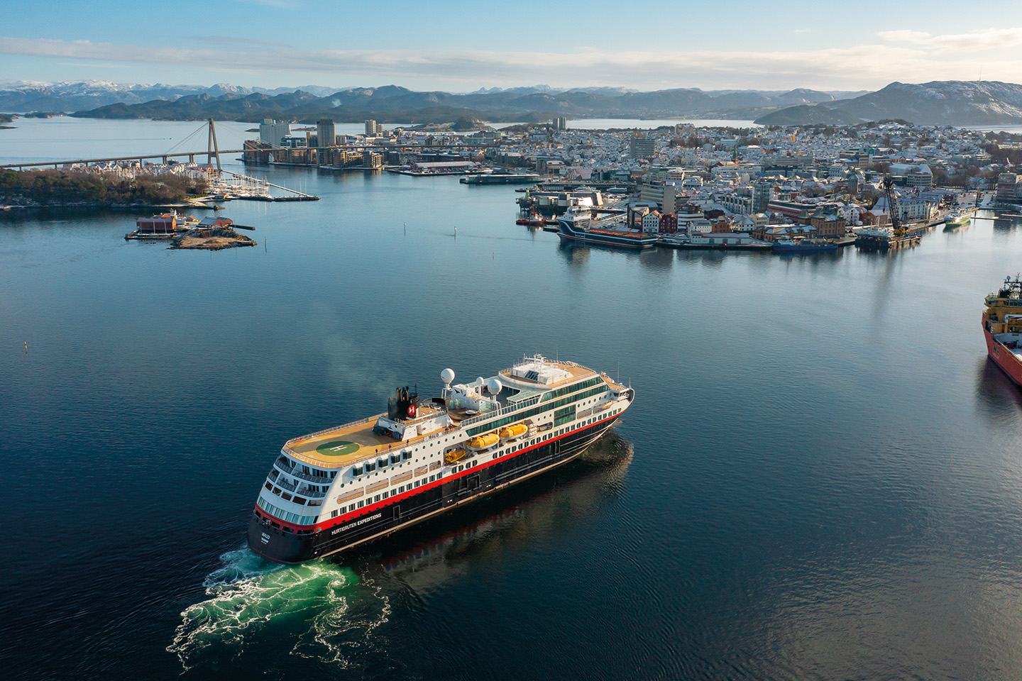 hurtigruten cruise ijmuiden