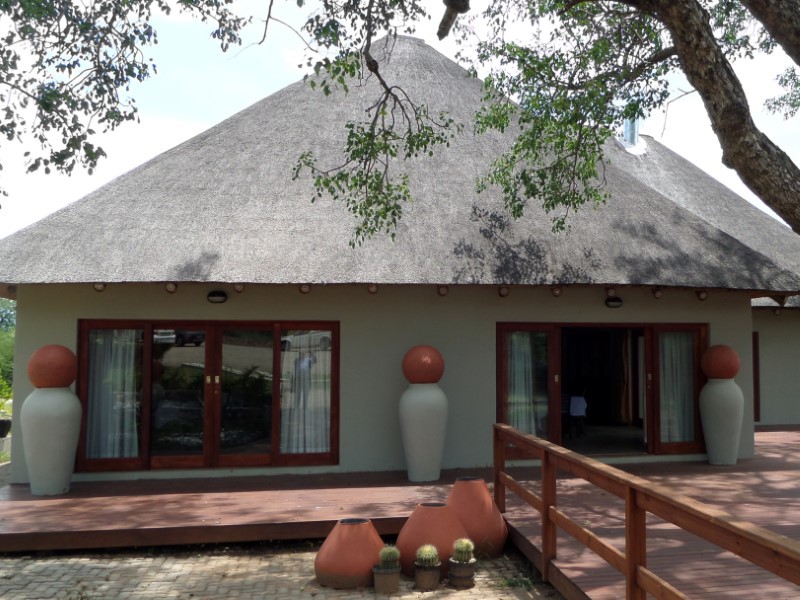 Nahakwe Lodge