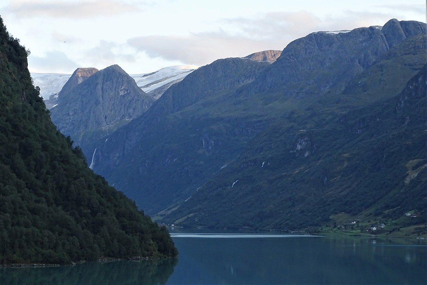 Oldedalen, Flåten Feriehytter