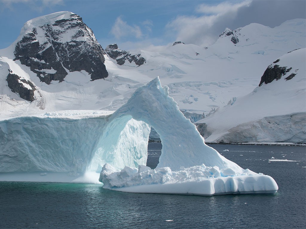 Poolcirkel Oversteken Antarctica Ijsberg Oceanwide Expeditions Afbeelding van Poolcirkel Oversteken Antarctica Ijsberg Oceanwide Expeditions