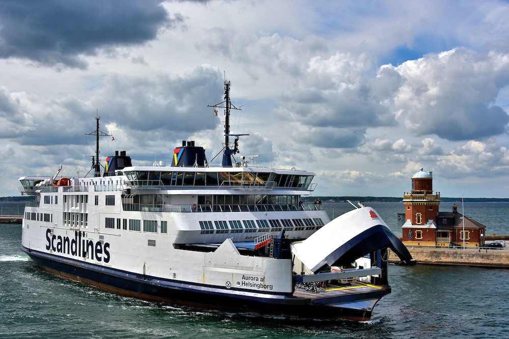 Afbeelding van Sweden Helsingborg Ferry Entering Harbor