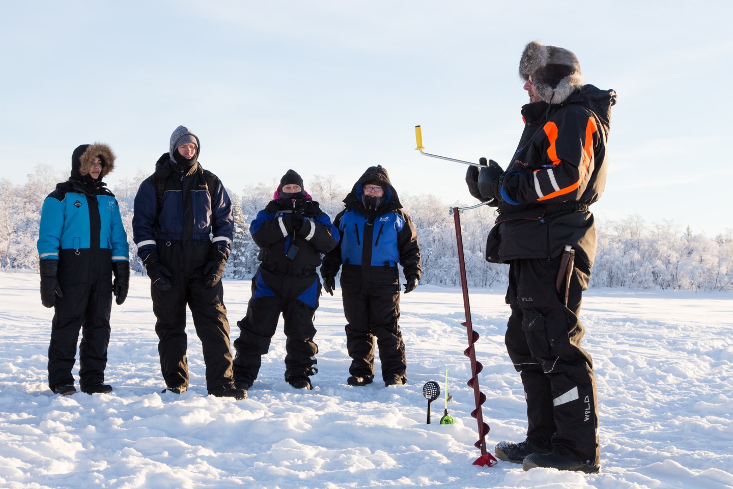 IJsvissen per sneeuwscooter - Inari