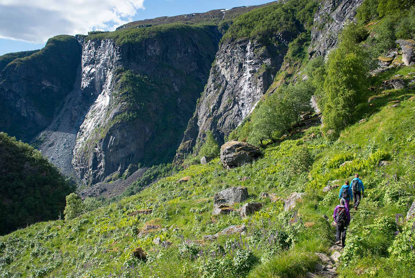 Donar Hiking In Aurlandsdalen Sverre Hjornevik VisitNorway Afbeelding van Donar Hiking In Aurlandsdalen Sverre Hjornevik VisitNorway