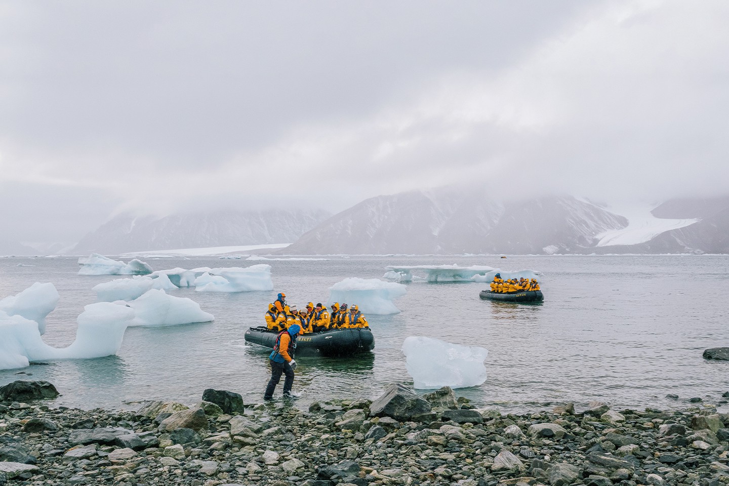 Afbeelding van Ellesmere Devon Island En Axel Heiberg Island SamEdmonds   Glacier Landing Ellesmere Island