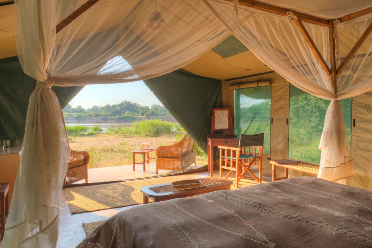 Flatdogs Camp - South Luangwa NP