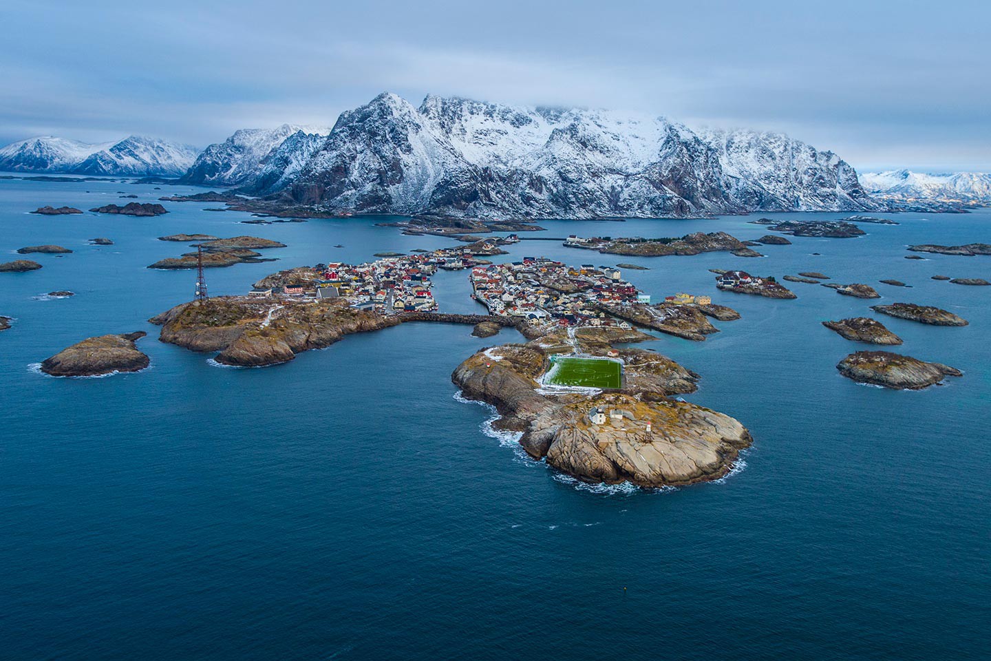 Odin Lofoten Iconic Norway Berge Knoff Natural Light VisitNorway Afbeelding van Odin Lofoten Iconic Norway Berge Knoff Natural Light VisitNorway