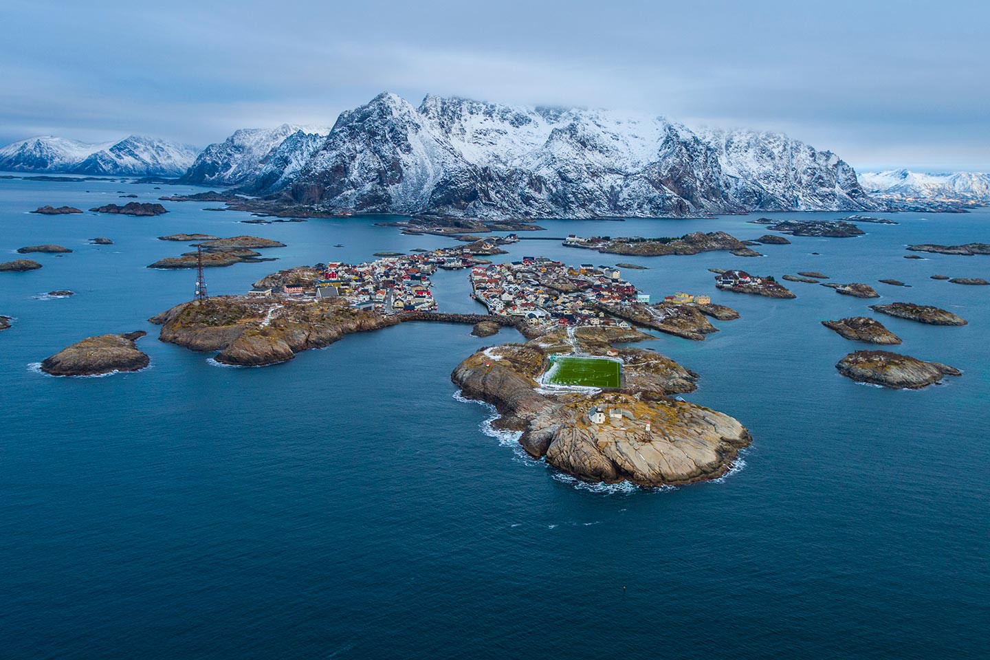 Afbeelding van Odin Lofoten Iconic Norway Berge Knoff Natural Light VisitNorway