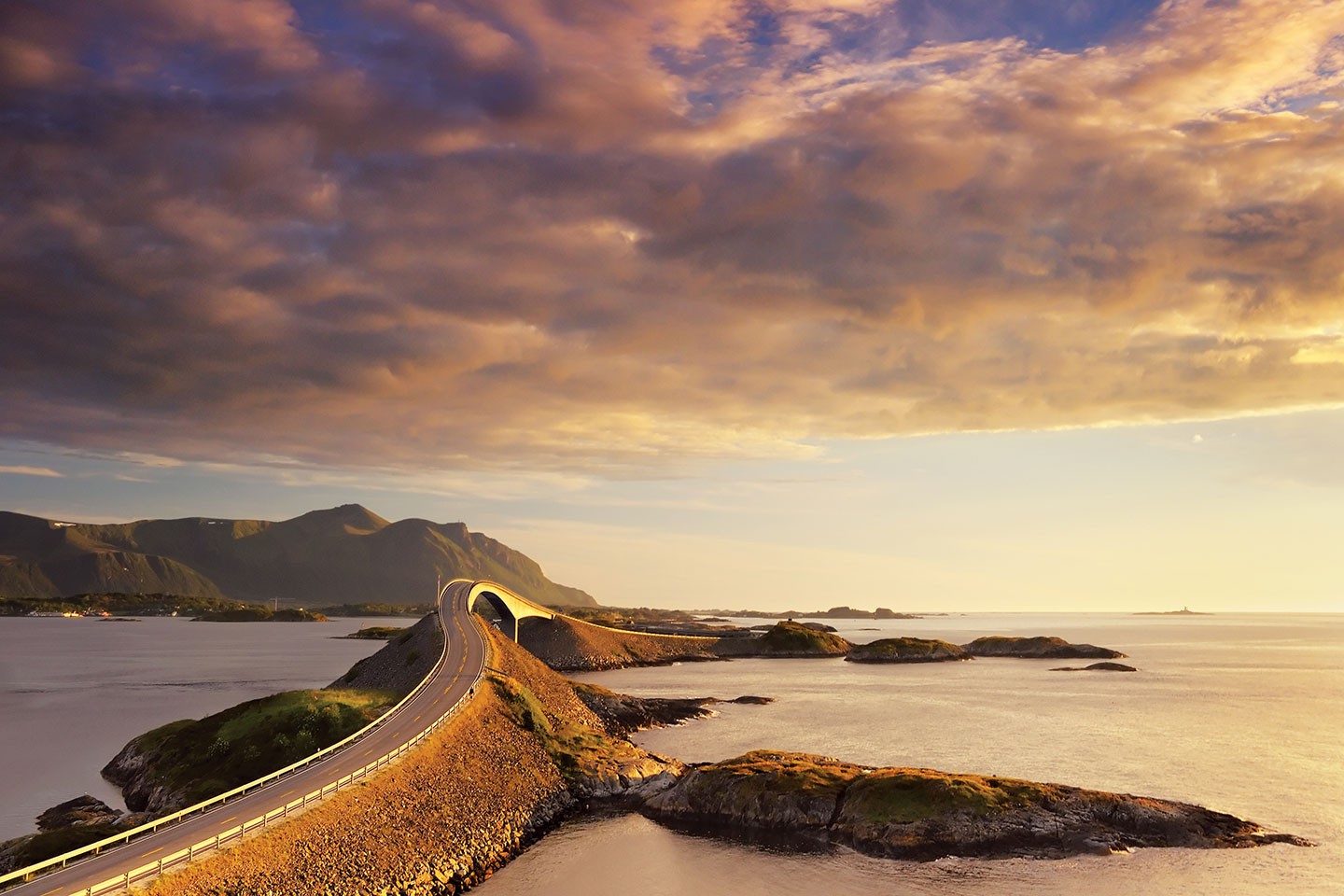 Rind The Atlantic Road Jacek Rozycki VisitNorway Afbeelding van Rind The Atlantic Road Jacek Rozycki VisitNorway
