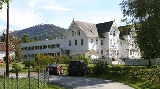 Sandane, Gloppen Hotel