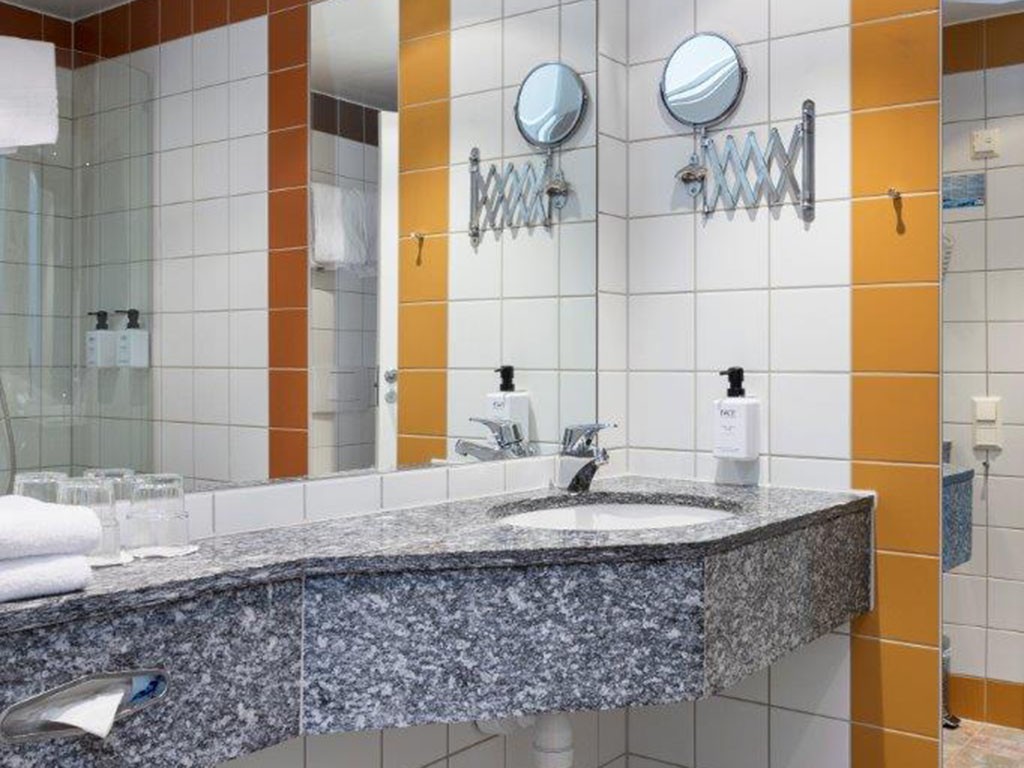 Afbeelding van Standard Bathroom 1476885551