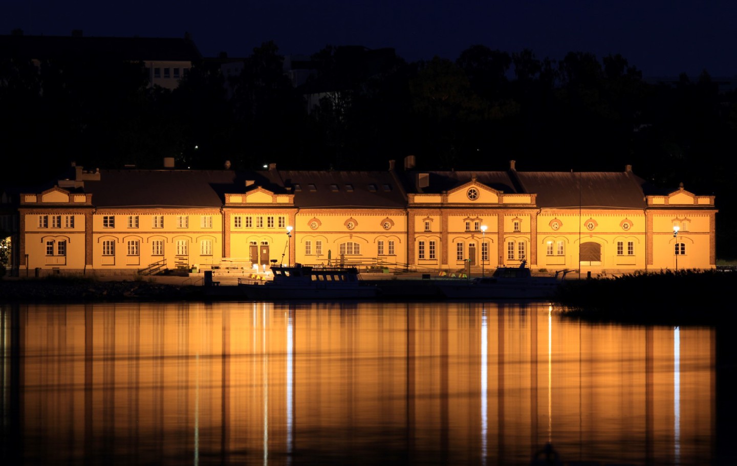 Afbeelding van Vaasa Kuntis Museum By Night Painovaaka A B Pada 7262 Large 1385022747