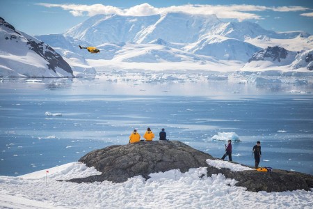 Antarctica Bezoeken QuarkExpeditions Exclusive Heli Landing Pax Landing Paradise Harbour Acaciajohnson 3