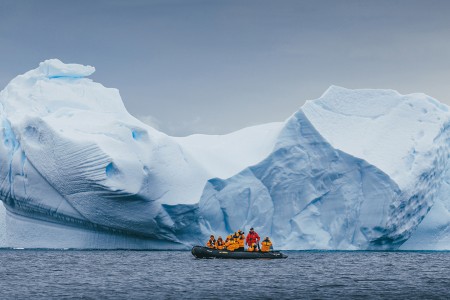 Falklandeilanden Zuid Georgia Antarctica Walvisexpeditie Quark Expeditions   Zodiac Cruising   Antarctica   Credit David