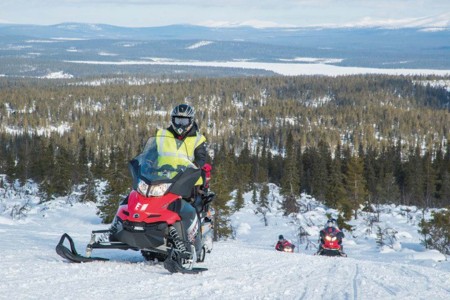 Harriniva Hotels %26 Safaris Snowmobiles 13