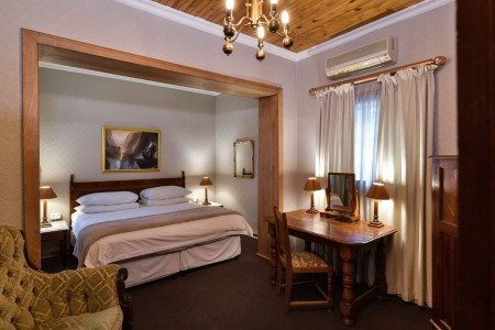 Hobbit Boutique Hotel Bloemfontein Double Room Bed