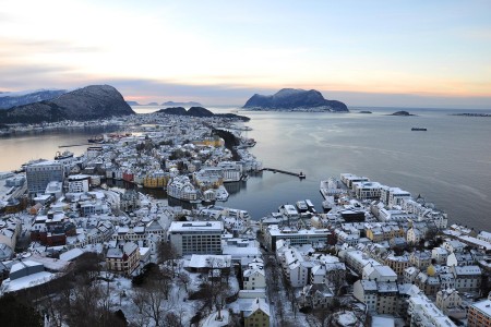 Hurtigruten Bergen Kirkenes Eivind Lande Aksla Alesund