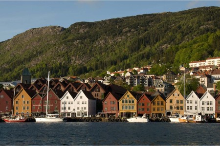 Hurtigruten Trondheim Bergen Rolf Schoenenberg Bryggen