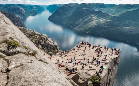 Lilland Hotel Tau Preikestolen