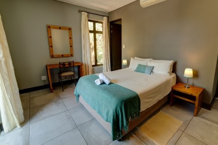 Naankuse Utopia Windhoek Standard Room Slaapkamer