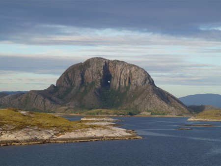 Noorwegen En Spitsbergen Torghatten Hurtigruten Thomas Maslak Copy