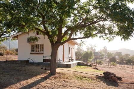 Red Stone Hills Oudtshoorn Hanepoot Cottage