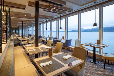 Roald Amundsen Aune Restaurant Hurtigruten Espen Mills