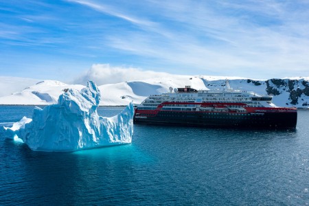 Roald Amundsen Hurtigruten Dan Avila