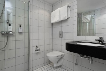 Scandic Kirkenes Interior Room Superior Extra Bath