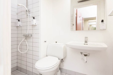 Scandic Honningsvag Bathroom