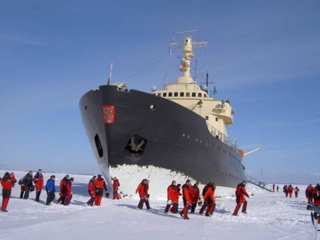 Sea Lapland Safaris Sneeuwscootertocht IJsbreker 1