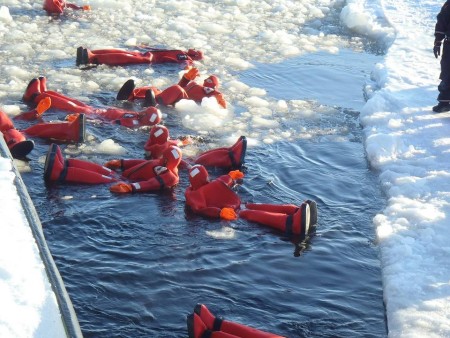 Sea Lapland Safaris Sneeuwscootertocht IJsbreker Floating