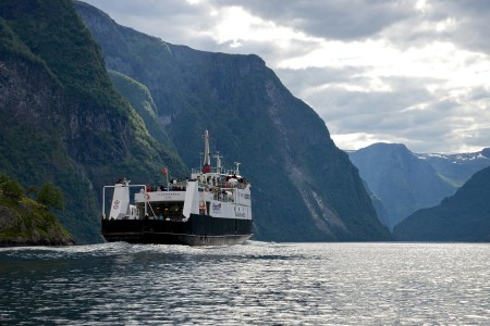 Treinreis Flam Fialir Ferry On The Naeroyfjorden Oyvind Heen VisitNorway Com