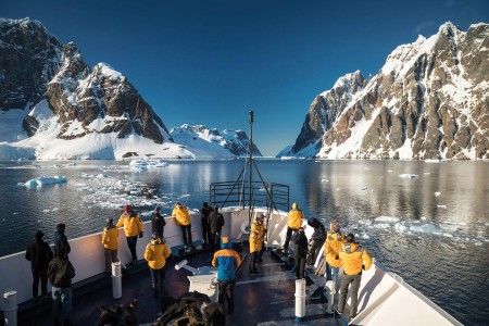 Vliegen En Varen Naar Antarctica QuarkExpeditions ANTExpress CrossingtheCircle Pax Lemaire Channel Ship Cruise Acaciajohnson