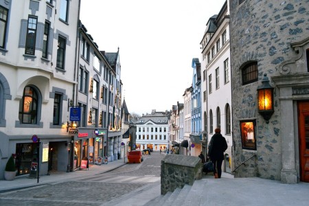 Autorondreis Balder Townscape Alesund Olga Govorko Foap Visitnorway