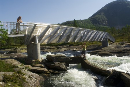 Autovakantie Noorwegen Embla Bridge Across Likholefossen Waterfall Gaularfjell Ch Visitnorway