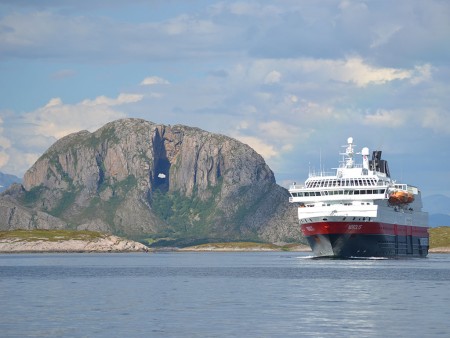 Bronnoysund Hurtigruten Torghatten