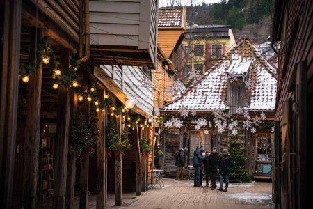 Citytrip Bergen Hodr Christmas Spirit In Bryggen Bergen Maverix Media Visitnorway