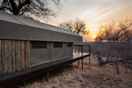 Classic Safari Tent Buitenzijde Uitzicht Parsons Hilltop