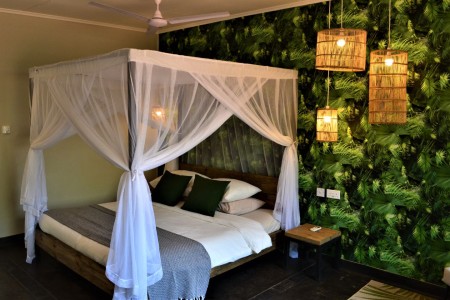 Double Bed Kamer Mitengo House Malawian Style