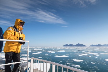 Groenland Ijsland Noorderlicht Zien Quark Expeditions Under The Northern Lights Pax Aboard Ship Ice OCN East Greenland Acacia Johnson