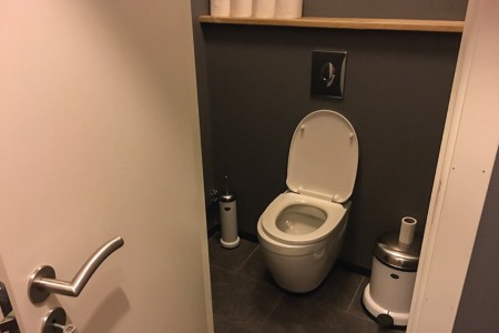 Isfjord Radio Toilet Cape