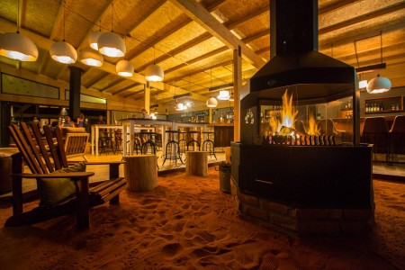 Kalahari Anib Lodge Bar Vuur