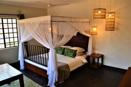 Kamer Double Bed Mitengo House Malawian Style