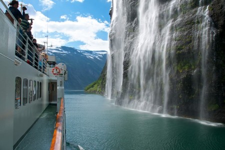 Kampeerhuttentocht Disa Brudesloret Waterfall Geirangerfjorden Oyvind Heen Visitnorway