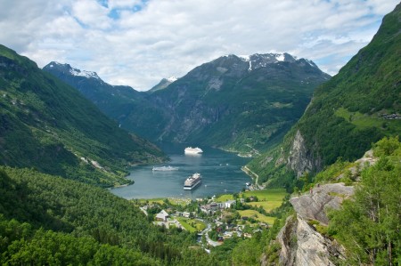 Kampeerhuttentocht Disa Viewpoint Flydalsjuvet Geirangerfjorden Oyvind Heen Visitnorway