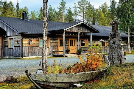 Kuusamo Isokenkaisten Klubi Facade Cape