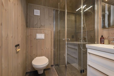 Kvitfjell Varden Comfort Toilet Cape