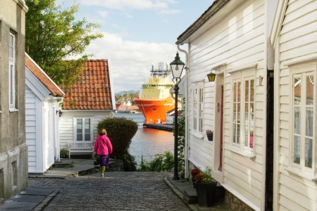 Motorreis Zuid Noorwegen Ragnarok View Towards The Harbour From Ovre Strandgate Ch Visitnorway